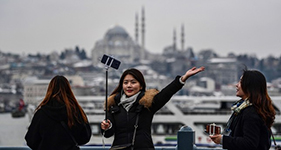туристы в стамбуле в январе