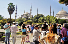 Сколько туристов побывали в Стамбуле в январе?